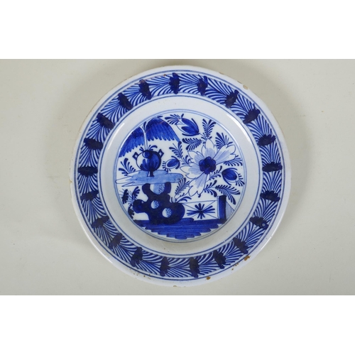 268 - An C18th Dutch Delft blue plate with floral decoration, 23cm diameter