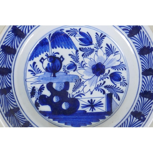 268 - An C18th Dutch Delft blue plate with floral decoration, 23cm diameter