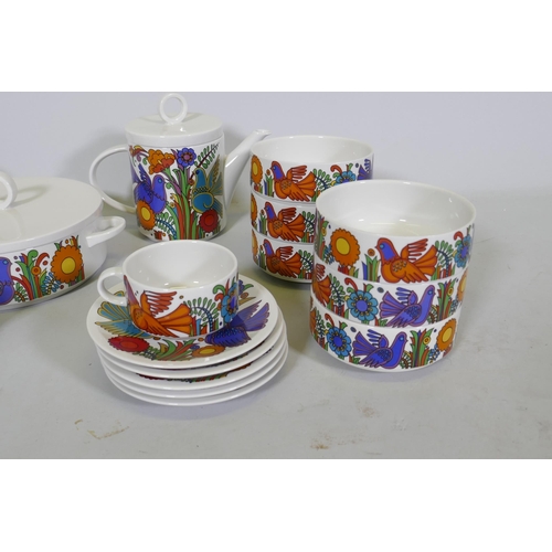 285 - A Villeroy & Boch Acapulco pattern part dinner/tea service, including a tureen, tea pot, coffee ... 