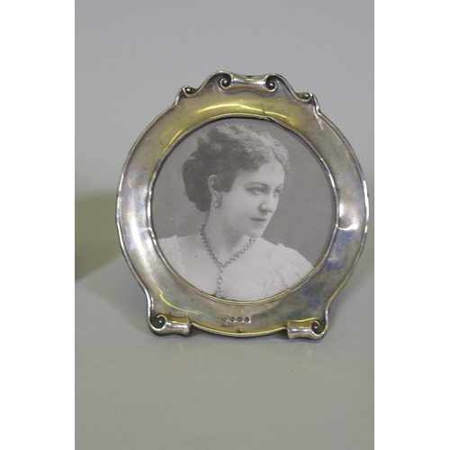 614 - An Edwardian Art Nouveau style hallmarked silver photo frame, Birmingham 1905, William Aitken, apert... 