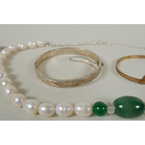 617 - A quantity of vintage silver costume jewellery to include rings, charms, bangles etc, mostly all sil... 