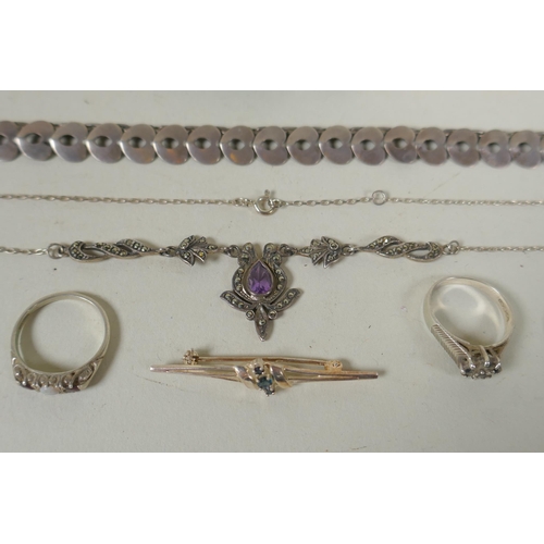 617 - A quantity of vintage silver costume jewellery to include rings, charms, bangles etc, mostly all sil... 