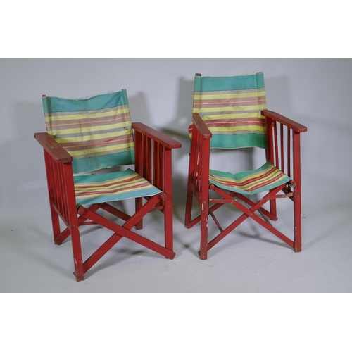 1030 - A pair of vintage campaign style folding deckchairs