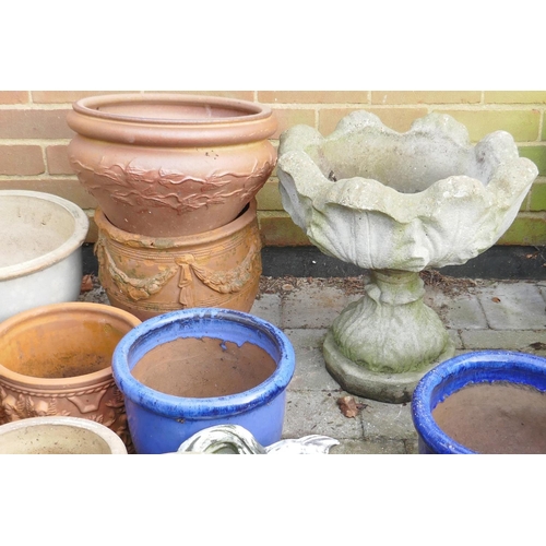 1046 - A quantity of terracotta and concrete garden planters, a chimney pot/pedestal, 53cm high, etc