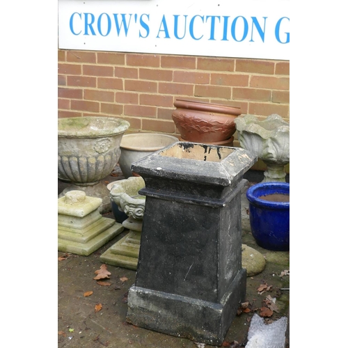 1046 - A quantity of terracotta and concrete garden planters, a chimney pot/pedestal, 53cm high, etc