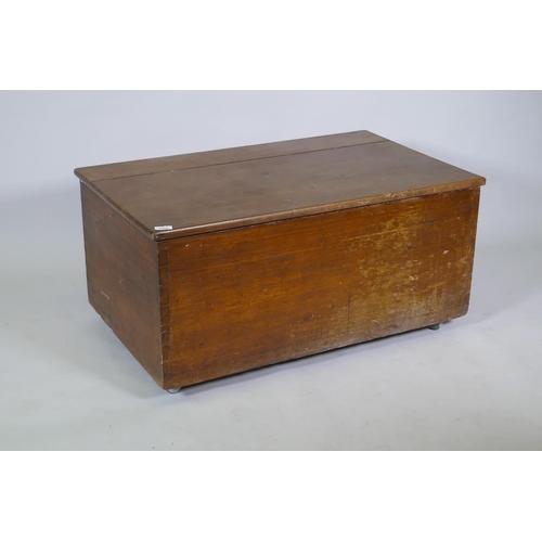 1050 - A C19th mahogany blanket box with lift up top, 94cm x 56cm x 41cm