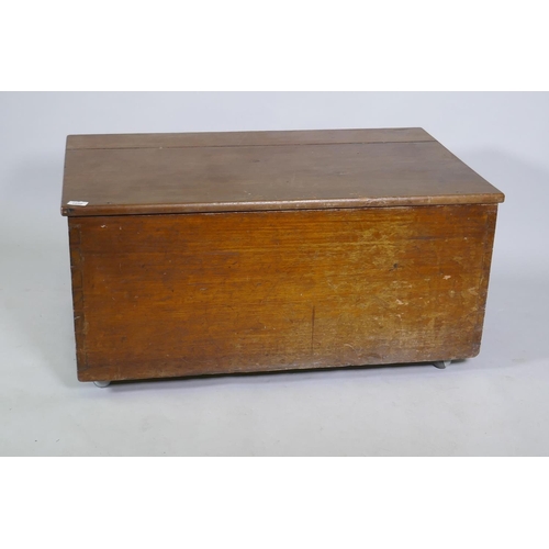 1050 - A C19th mahogany blanket box with lift up top, 94cm x 56cm x 41cm