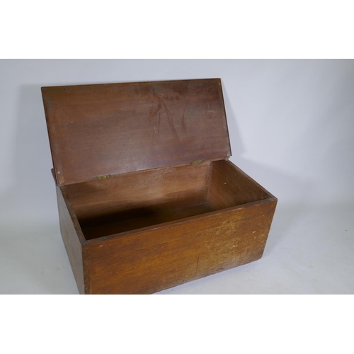 1050 - A C19th mahogany blanket box with lift up top, 94cm x 56cm x 41cm