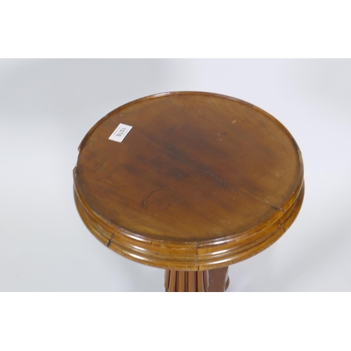 1076 - A C19th mahogany wine table, raised on Gillow style reeded column and platform base with bun support... 