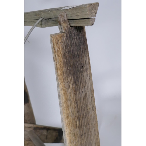 1083 - A rustic weathered wood baggage stand, 70cm high