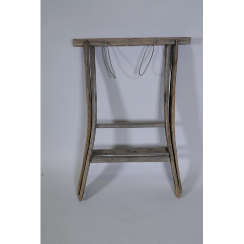 1083 - A rustic weathered wood baggage stand, 70cm high