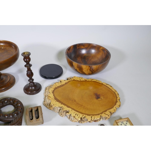 126 - A quantity of treen items, including furniture mounts, hammers, clothes brushes, turned wood bowls, ... 