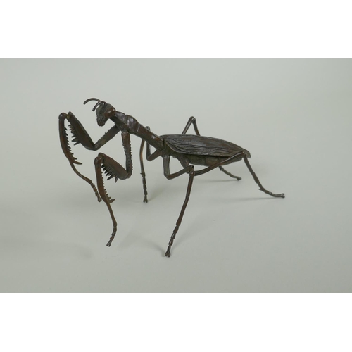 260 - A Japanese style bronze okimono of a mantis, with articulated limbs, 15cm long