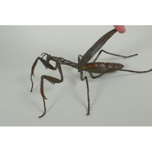 260 - A Japanese style bronze okimono of a mantis, with articulated limbs, 15cm long