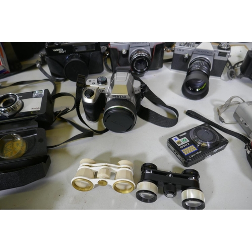 300 - A quantity of vintage cameras, film cameras and equipment, including a Kodak 255X Instamatic, a Koda... 