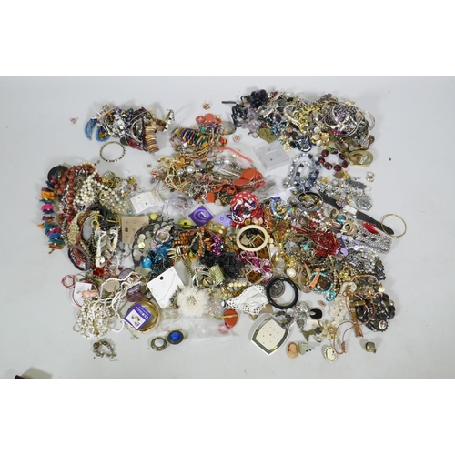 665 - A quantity of costume jewellery, 11kg