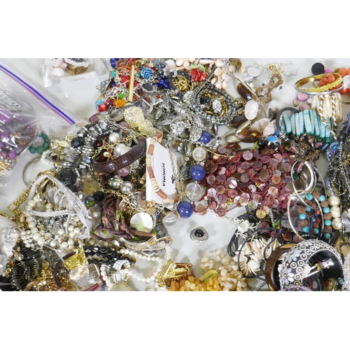 666 - A quantity of costume jewellery, 18kg