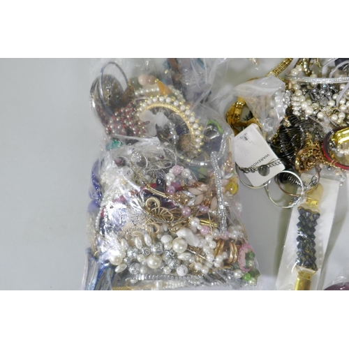 666 - A quantity of costume jewellery, 18kg