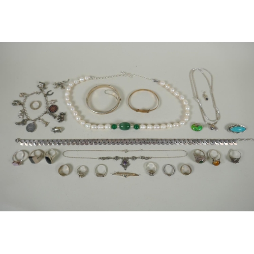 683 - A quantity of vintage silver costume jewellery to include rings, charms, bangles etc, mostly all sil... 