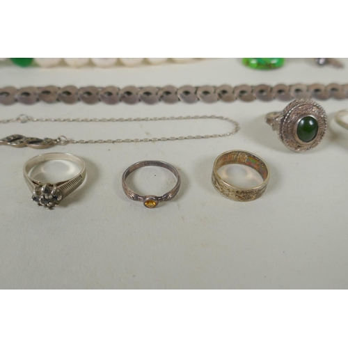 683 - A quantity of vintage silver costume jewellery to include rings, charms, bangles etc, mostly all sil... 