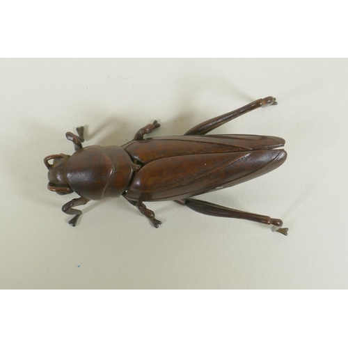 86 - A Japanese style bronze okimono grasshopper, with articulated limbs, 8cm long