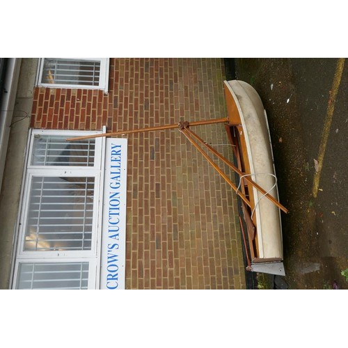 1089 - A vintage sailing dinghy, 233 x 107cm beam