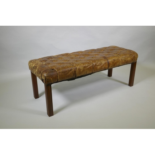 1005 - A Victorian leather Chesterfield bench, 110 x 40cm, 42cm high