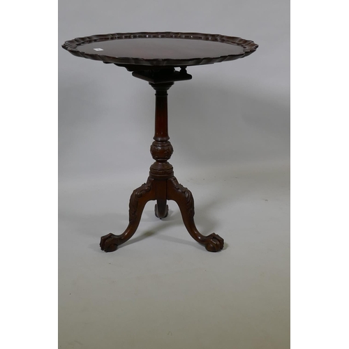 1045 - A Georgian style mahogany tilt top occasional table with piecrust top and birdcage movement, raised ... 