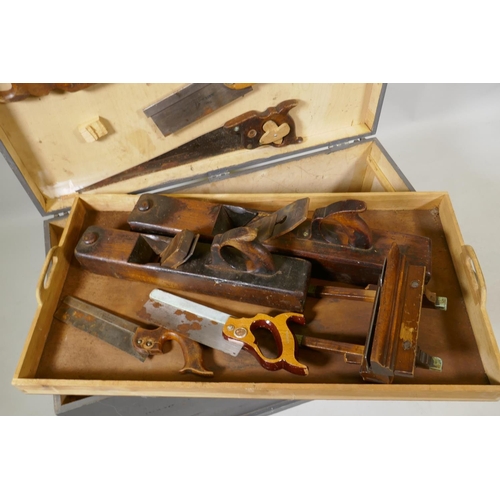 1055 - A vintage painted tool chest containing a collection of carpenter's tools, 78 x 43cm, 47cm high