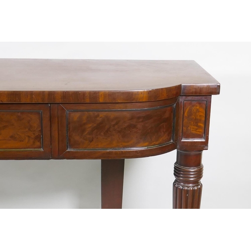 1067 - A Georgian mahogany breakfront serving table with panelled frieze and single drawer, raised on reede... 