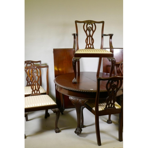 1071 - A C19th Chippendale style mahogany wind-out dining table with gadrooned edge and two leaves, raised ... 