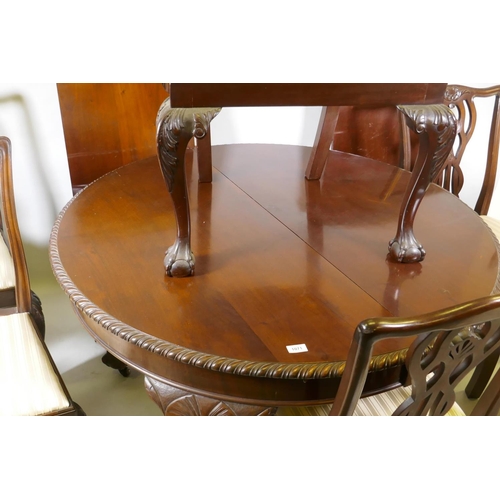 1071 - A C19th Chippendale style mahogany wind-out dining table with gadrooned edge and two leaves, raised ... 