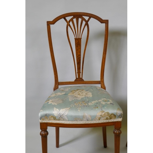 1072 - A pair of Victorian satinwood bedroom side chairs with pierced splats, raised on reeded supports (en... 