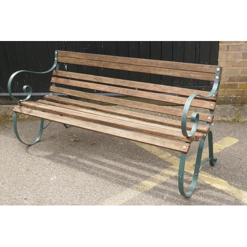 1136 - A painted wrought iron slatted garden bench, 152cm wide