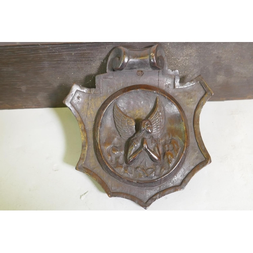 1148 - An C18th/C19th French oak shelf with carved brackets decorated with a bird and an angel, 72 x 13 x 1... 