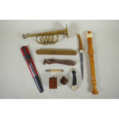 162 - A quantity of objects of virtue to include a miniature trumpet, boat level, letter openers, gentlema... 