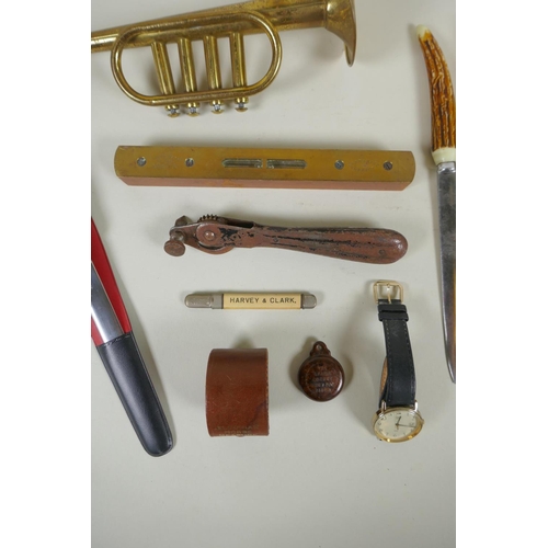 162 - A quantity of objects of virtue to include a miniature trumpet, boat level, letter openers, gentlema... 