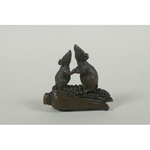 201 - A miniature bronze figure of two rats on corn,4 cm high