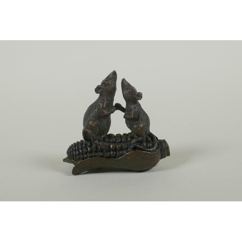 201 - A miniature bronze figure of two rats on corn,4 cm high