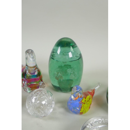 215 - A quantity of art glass paper weights, animals and an ash tray, largest 12cm high