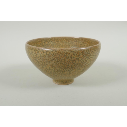 241 - A Chinese Ge ware bowl, 16cm diameter