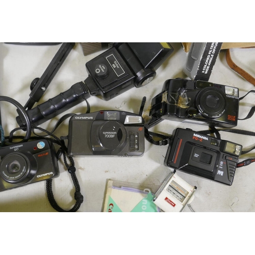 291 - A collection of vintage 35mm cameras, Pentax, Kodak Pony 135, Olympus Pen, flashlights, video proces... 