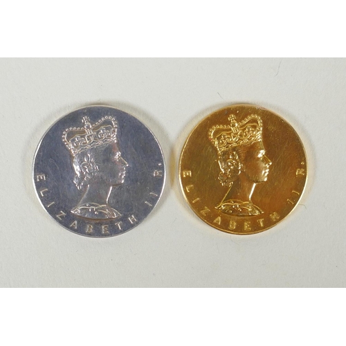 602 - A pair of 9ct gold and silver Elizabeth II commemorative coins, in a fitted box, gold coin 6.5g, sil... 