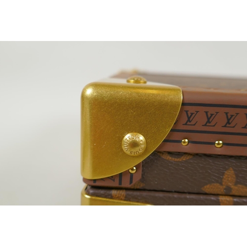 638 - Louis Vuitton jewellery box (coffret Joaillerie) with monogram design, brass mounts and branded carr... 