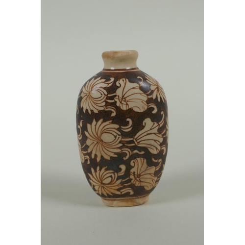 75 - A Chinese Cizhou kiln snuff bottle with lotus flower decoration, 7cm high