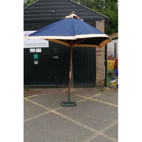 1136 - A canvas folding garden parasol with stand, 270cm high