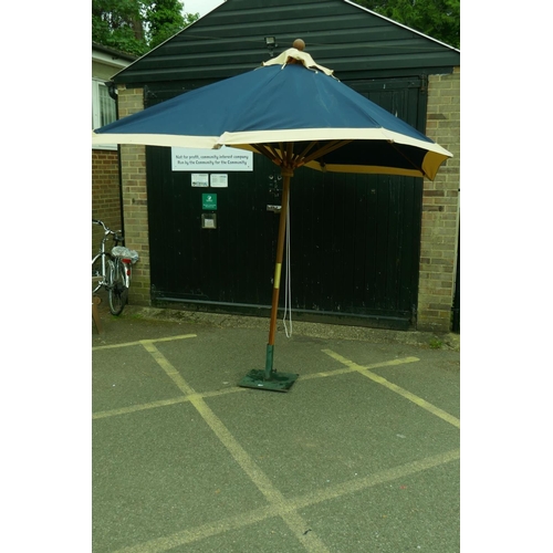 1136 - A canvas folding garden parasol with stand, 270cm high