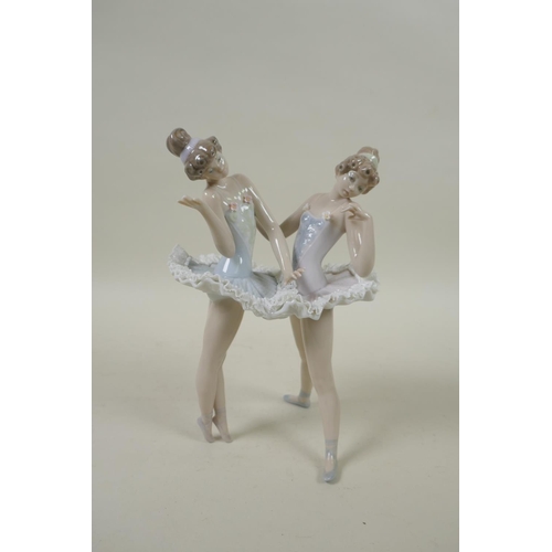 139 - A Lladro porcelain figure group of ballerinas, Model 5497 'Dress Rehearsal', 19cm high