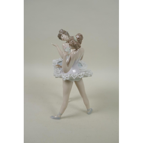 139 - A Lladro porcelain figure group of ballerinas, Model 5497 'Dress Rehearsal', 19cm high