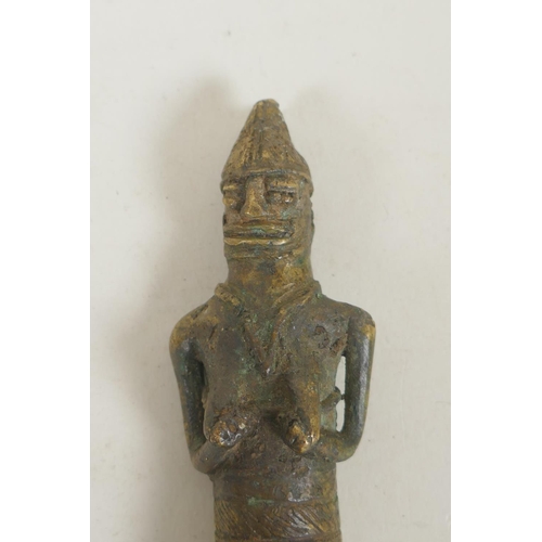 206 - An antique Indian bronze figure together with an Indian bronze head bust, 15cm